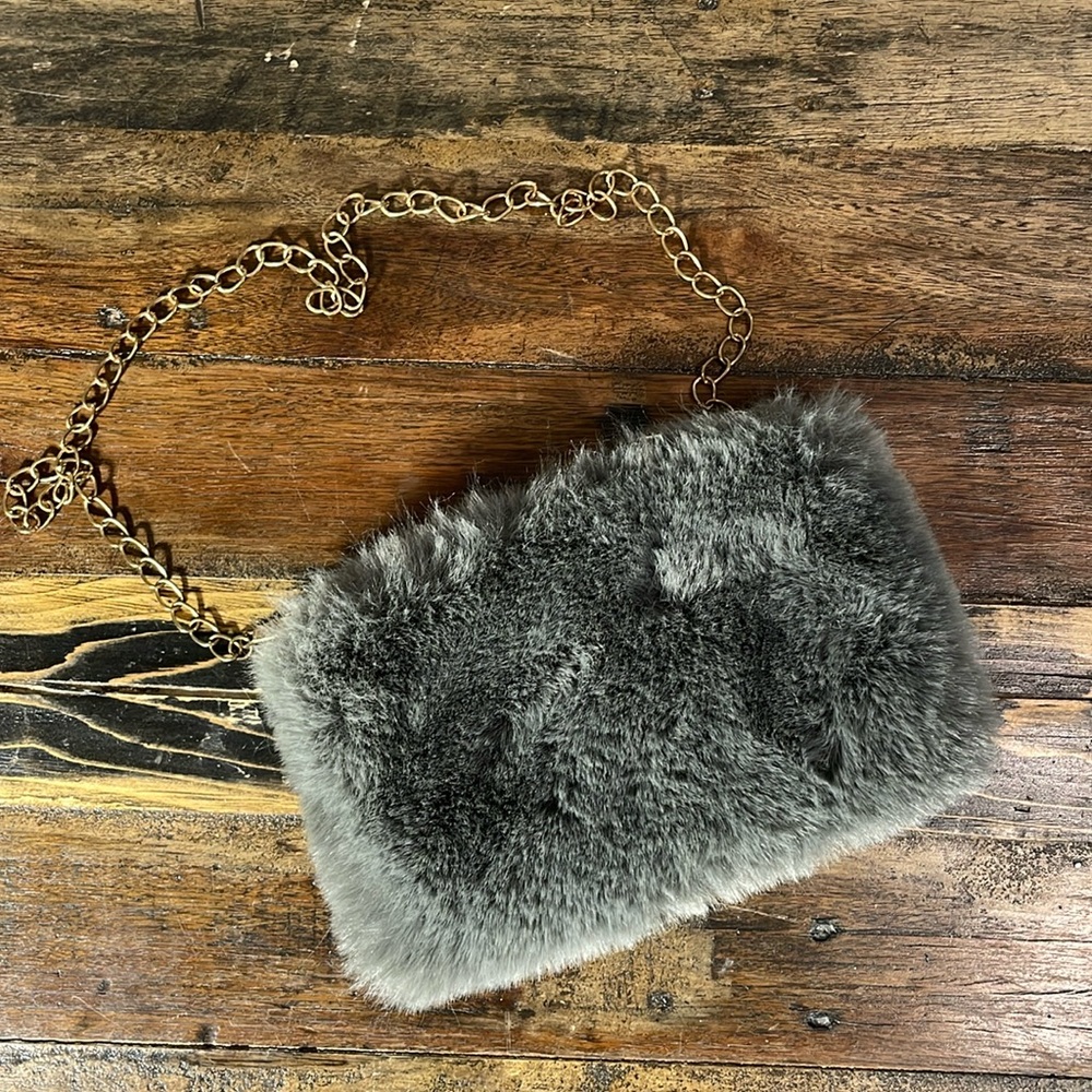 Super cute and basic faux fur grey purse with gold chain nice accessory winter!